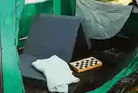 מזרן קמפינג בתוך אוהל